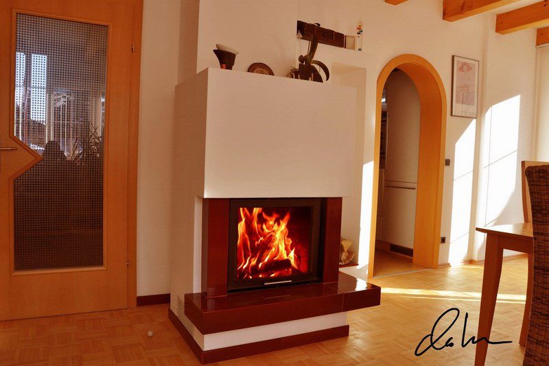 heizkamin_mit_sichtscheibe_rot